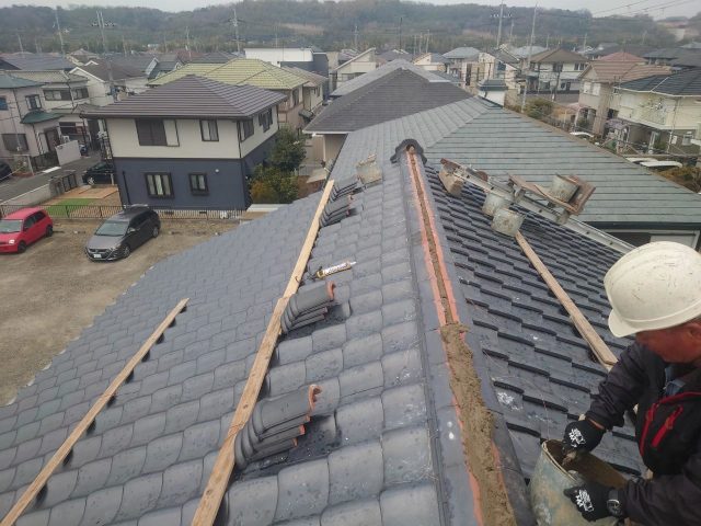 明石市で棟積み直し工事中